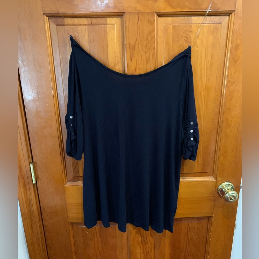 Women’s navy blue short sleeve top. Size 1X.